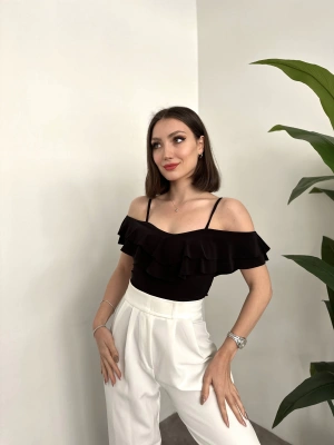 Askı Detaylı Volanlı İthal Sandy Bluz Siyah