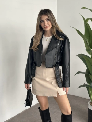 beli kemer detaylı crop boy deri ceket siyah