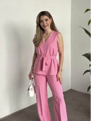 Belinden kuşaklı v yaka dabıl takım pembe
