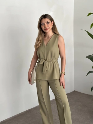 Belinden kuşaklı v yaka dabıl takım yeşil