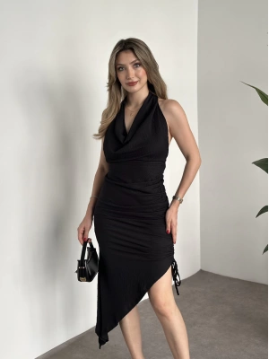 Boyundan bağlamalı asimetrik kesim gofre kumaş elbise siyah