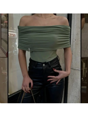 büzgülü ve toka detay kayık yaka bluz yeşil