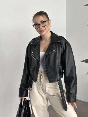 Çapraz fermuarlı kemer detaylı crop deri ceket siyah