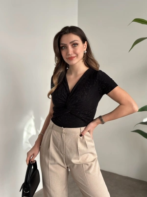 Dantel görünümlü büzgülü esnek bluz siyah