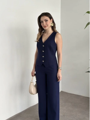 Düğme detaylı yelekli takım lacivert