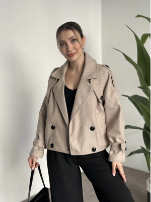 Düğmeli astarlı kısa kaşe kaban krem