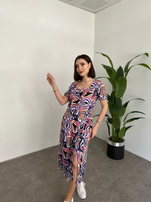 Kare Yaka Düğmeli Yırtmaç Detay Elbise Desenli