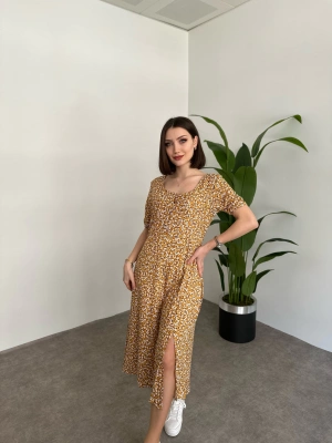 Kare Yaka Düğmeli Yırtmaç Detay Elbise Sarı