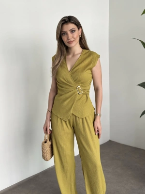 Kruvaze yaka aksesuar detay takim yağ yeşili