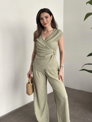 Kruvaze yaka aksesuar detay takim yeşil