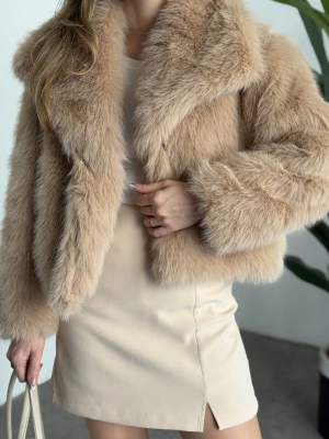 Kruvaze yaka astarlı kürklü mont camel