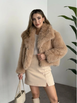 Kruvaze yaka astarlı kürklü mont camel