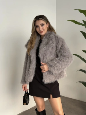 Kruvaze yaka astarlı kürklü mont gri