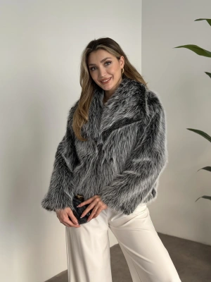 Kruvaze yaka astarlı kürklü mont kırçıllı