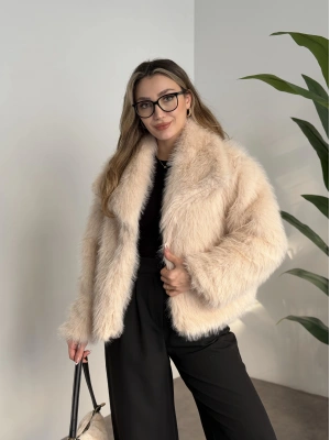 Kruvaze yaka astarlı kürklü mont krem