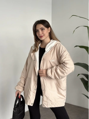 Logo detay içi tamamen peluş oversize yağmurluk mont krem