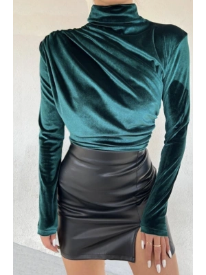 omuz ve beli büzgülü dik yaka kadife bluz yeşil