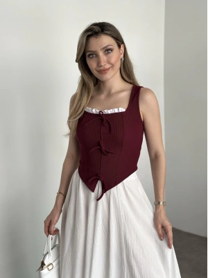 Önden bağlama detaylı askılı bluz bordo