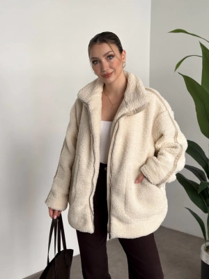 Oversize biye detaylı peluş mont krem