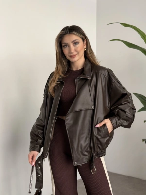 Oversize çapraz fermuarlı deri mont kahve