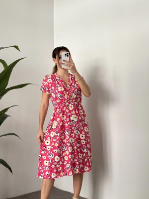 Papatyalı çiçekli kruvaze elbise fuşya