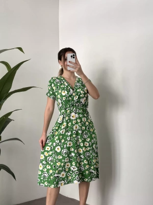 Papatyalı çiçekli kruvaze elbise yeşil