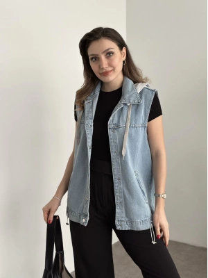 Şapkası çıkarılabilir denim yelek açık