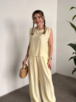 Sırtı bağlama dekolte detaylı tensel kumaş takım sarı