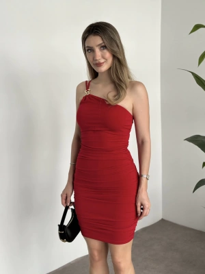 Yanları büzgülü aksesuar detaylı mini elbise kırmızı