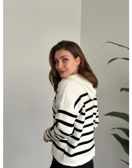 Çizgili kapşonlu Bol Kesim Kazak beyaz