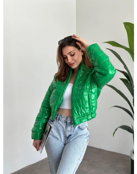 Parlak Kapitone Kumaş İçi Astarlı Kısa Mont Yeşil