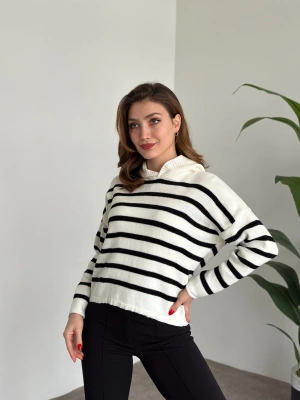 Çizgili kapşonlu Bol Kesim Kazak beyaz