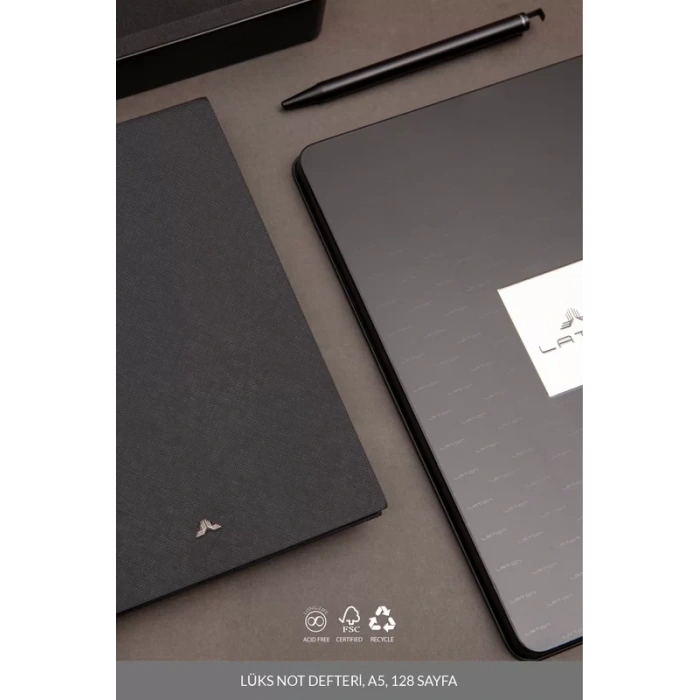 LATON SEİLU A5 PREMİUM TERMO DERİ YUMUŞAK KAPAK LÜKS DEFTER METAL KUTU SETİ ÇİZGİLİ 14.6x20.8cm 128 YAPRAK SİYAH