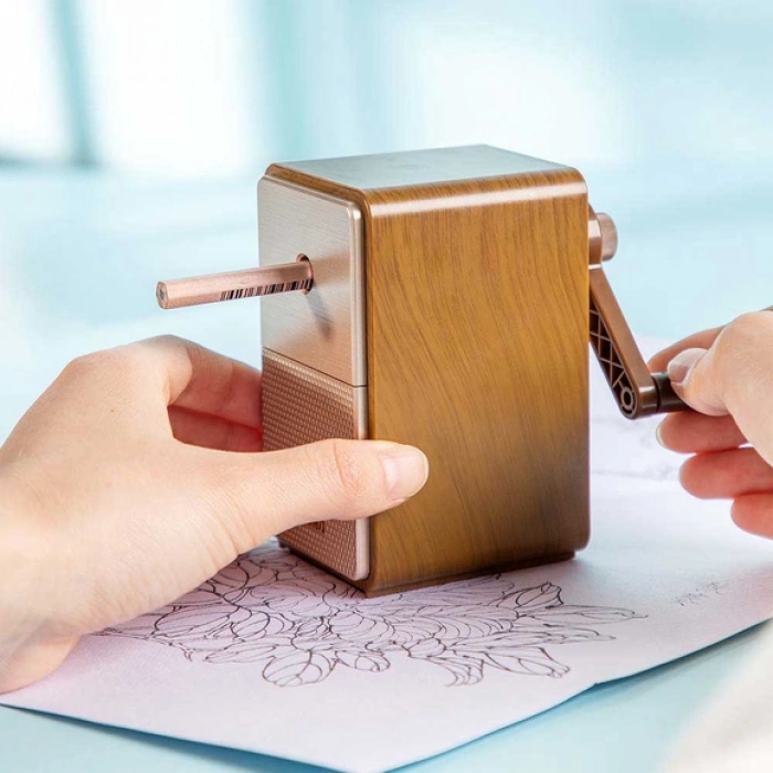 DELİ 71160 AHŞAP SİVRİLİK AYARLI MASA ÜSTÜ KALEMTRAŞ KAHVERENGİ