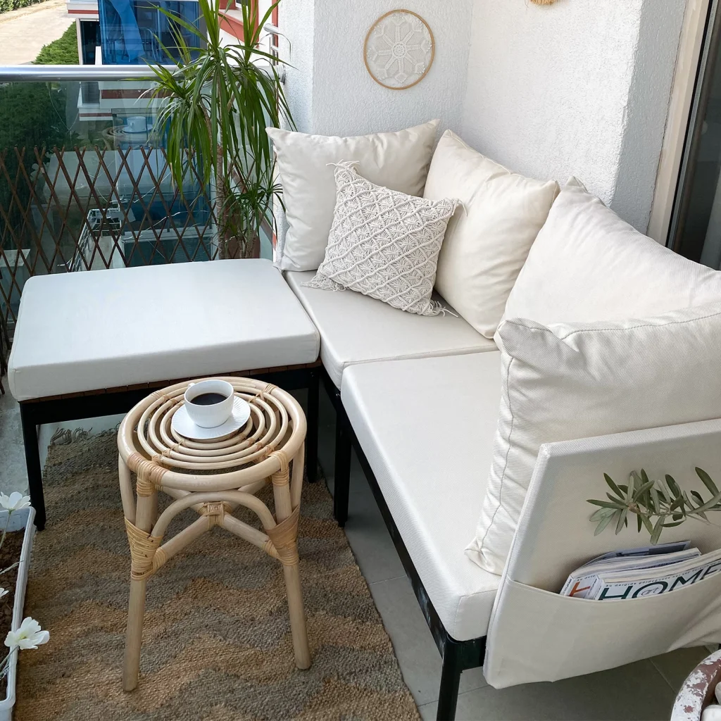 Mini Multilounge Krem Küçük Balkon Mobilyası – Şezlong ve Köşe Bahçe Seti