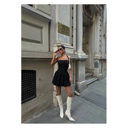 Straplez Formlu Halter Yaka Şortlu Mini Elbise