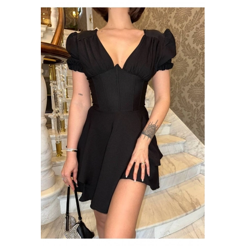 Korse Detaylı Kat Etekli V Yaka Mini Siyah Elbise