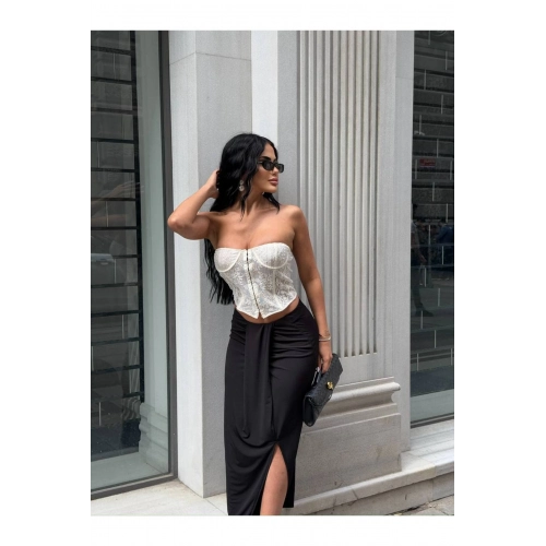 Büzgü Detaylı Yırtmaçlı Siyah Etek