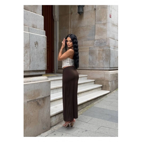 Büzgü Detaylı Yırtmaçlı Kahverengi Etek