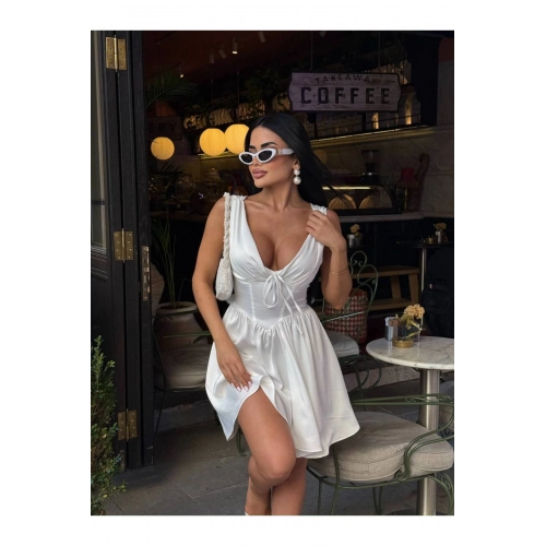 Korsaj Detaylı Şortlu Saten Elbise