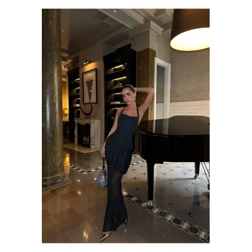 Volan Detaylı Tül Etekli Abiye Siyah Elbise – Sırt Dekolteli, Bağlamalı Yaka, Kat Kat Fırfırlı