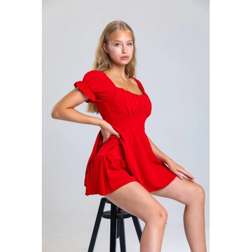 Volan Etek Detaylı Kısa Şortlu Kırmızı Tulum Elbise – Kare Yaka, Karpuz Kol, Yazlık Fit Kesim