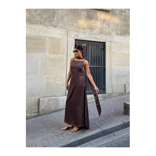 Kadın Saten Sırt Dekolteli İnce Askılı Şal Detaylı Esnek Kumaş Maxi Boy Kahverengi Elbise