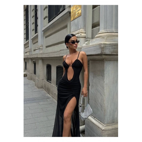 Kadın Premium Göğüs Dekolteli Fırfırlı Yırtmaç Detaylı Askılı Siyah Maxi Elbise