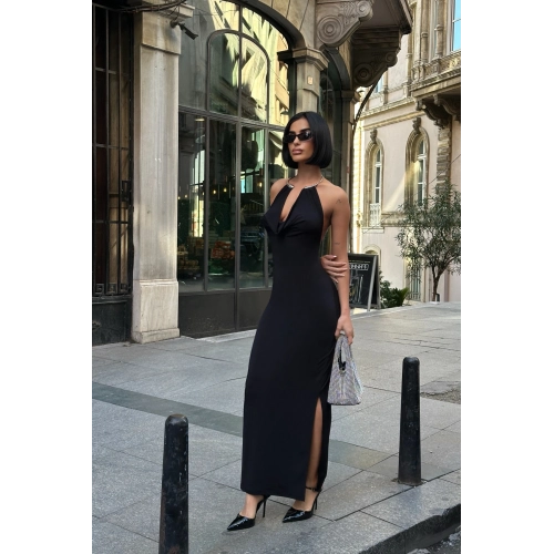 Aksesuarlı Dekolte Detaylı Astarlı Maxi Boy Siyah Elbise