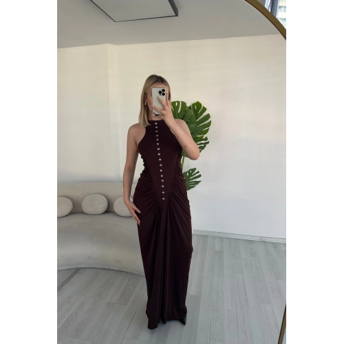 Kadın Düğme Detaylı Büzgülü Halter Yaka Kahverengi Maxi Elbise