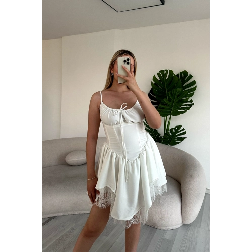 Kat Etekli Göğüs Bağlamalı Saten Beyaz Premium Kısa Elbise
