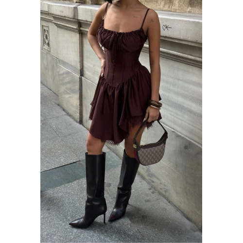 Kat Etekli Göğüs Bağlamalı Saten Kahverengi Premium Kısa Elbise