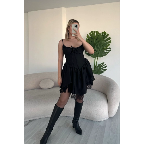 Kat Etekli Göğüs Bağlamalı Saten Siyah Premium Kısa Elbise