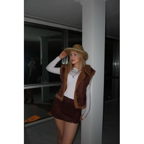 Kuşgözlü Detaylı Kahverengi Süet Mini Etek